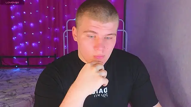 kittenmurr online show from 8, 4, 2026