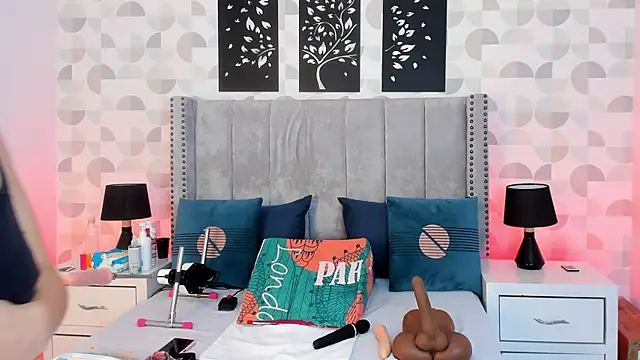 natasha moreno online show from 4, 11, 2025