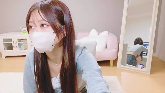 Snapshot of Yuna-ch chatting on 6, 11, 2025 Yuna-ch online show from 6, 11, 2025