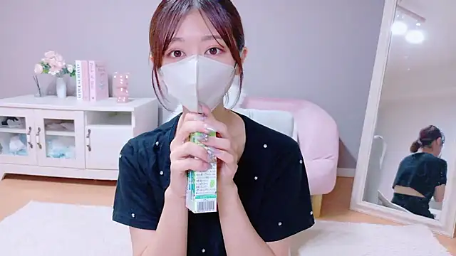 Snapshot of Yuna-ch chatting on 9, 9, 2025 Yuna-ch online show from 9, 9, 2025