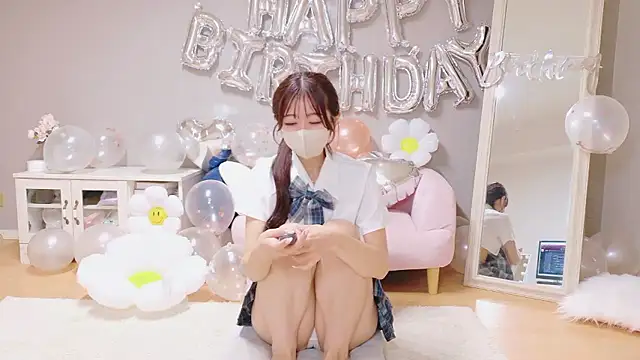 Snapshot of Yuna-ch chatting on 12, 10, 2025 Yuna-ch online show from 12, 10, 2025