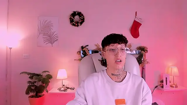 Luci Rose online show from 2, 12, 2025