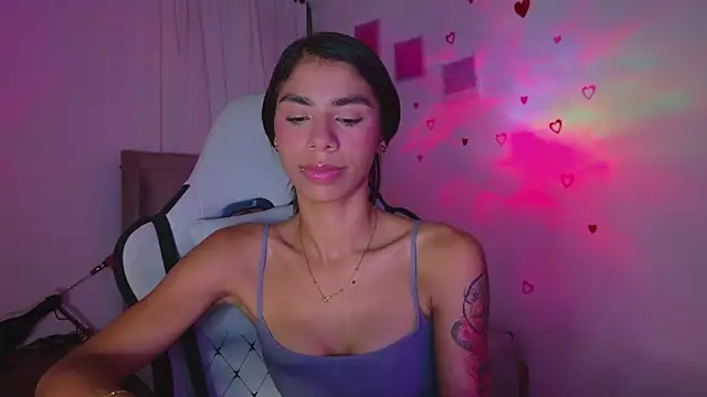 BrunetteAdams001 online show from 22, 5, 2026