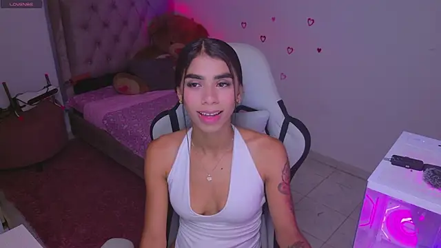 BrunetteAdams001 online show from 12, 4, 2026