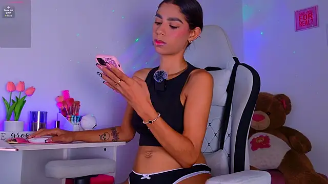 BrunetteAdams001 online show from 4, 11, 2025