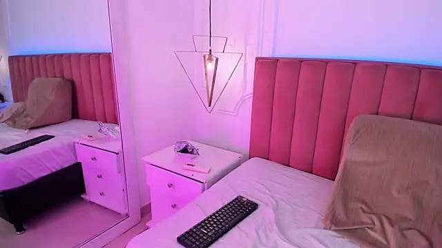 Tessa Sinclaire online show from 9, 4, 2026