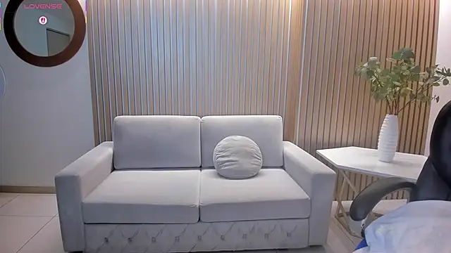 Snapshot of VeronicaBlue chatting on 1, 2, 2026 VeronicaBlue online show from 1, 2, 2026