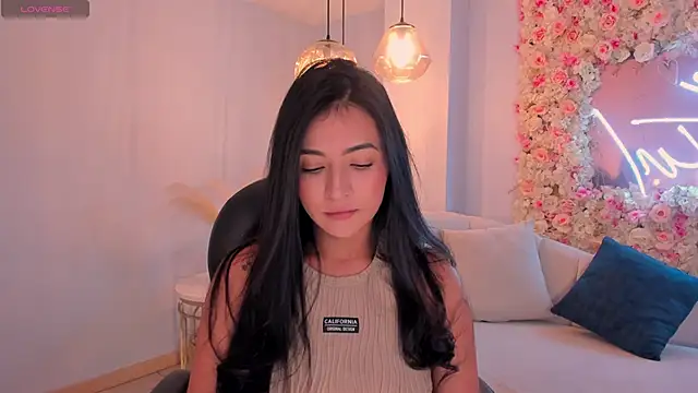 AyshelBrown online show from 8, 10, 2025