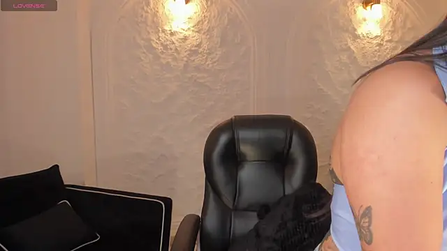 MilaColeman online show from 15, 11, 2025