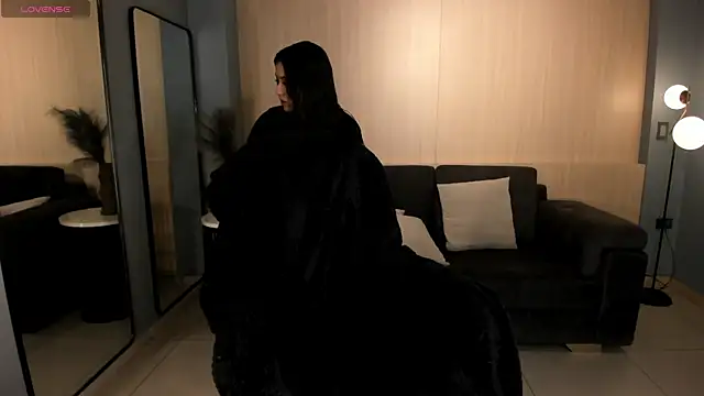 MilaColeman online show from 18, 11, 2025