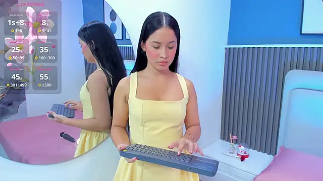 Snapshot of lily__star chatting on 17, 12, 2025 lily star online show from 17, 12, 2025