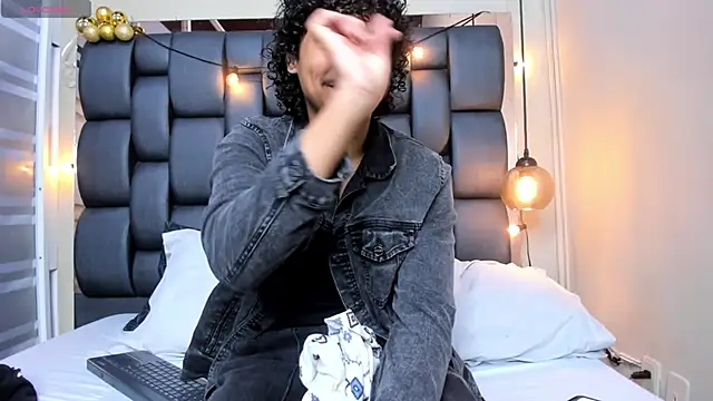 Miriam milf online show from 4, 12, 2025