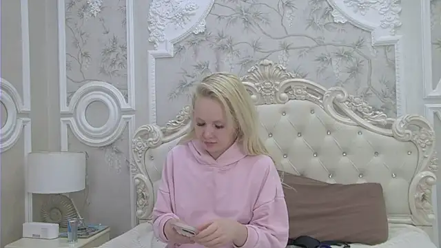 Snapshot of EllieFrosty_ chatting on 6, 6, 2026 EllieFrosty online show from 6, 6, 2026