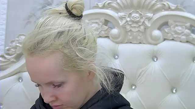 EllieFrosty  online show from 11, 11, 2025