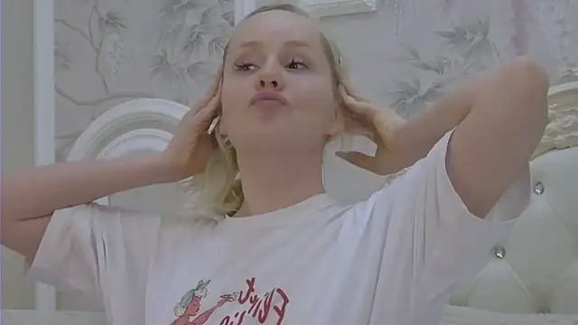 Snapshot of EllieFrosty_ chatting on 9, 7, 2026 EllieFrosty online show from 9, 7, 2026
