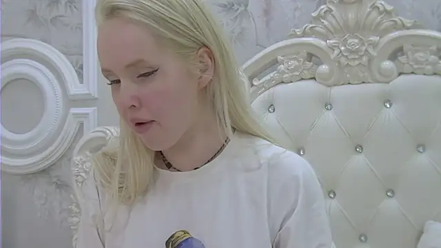 EllieFrosty  online show from 8, 5, 2026