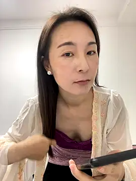 Snapshot of manmanyu520 chatting on 27, 10, 2025 manmanyu520 online show from 27, 10, 2025