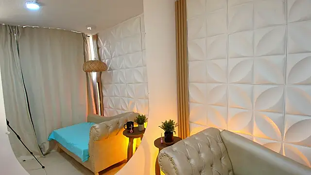 Lily rousee  online show from 7, 11, 2025