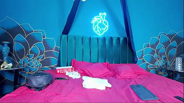 Maylu Fox online show from 2, 10, 2025