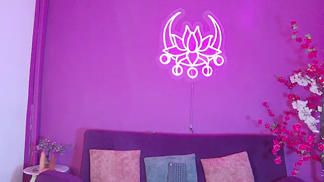 Maylu Fox online show from 5, 1, 2026