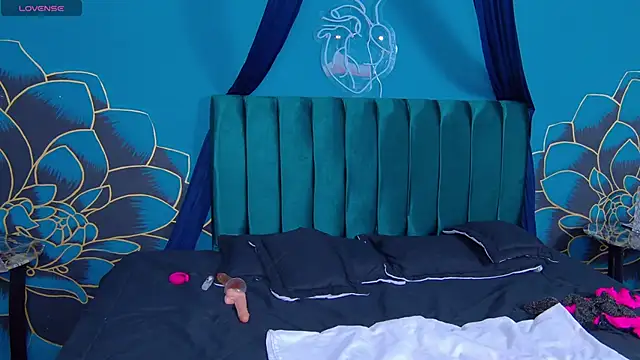 Maylu Fox online show from 18, 12, 2025