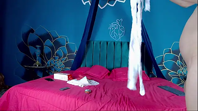 Maylu Fox online show from 4, 10, 2025