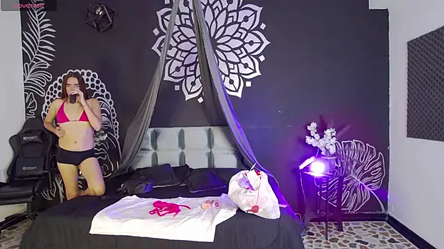 Maylu Fox online show from 12, 11, 2025