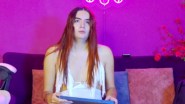 Maylu Fox online show from 5, 11, 2025