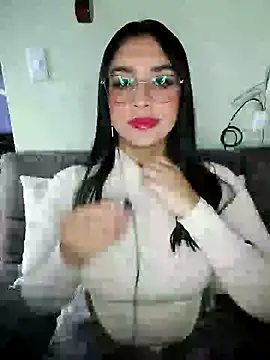 Snapshot of Linda_Saenz_ chatting on 24, 10, 2025 Linda Saenz online show from 24, 10, 2025