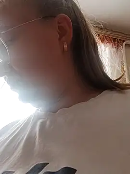 Kiss Eva online show from 28, 9, 2025