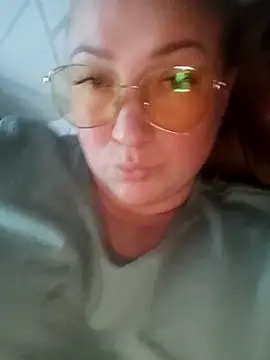 Kiss Eva online show from 22, 10, 2025