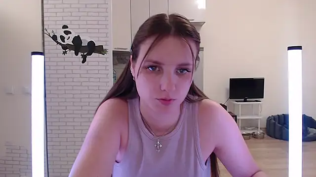 Leonaalove online show from 15, 4, 2026
