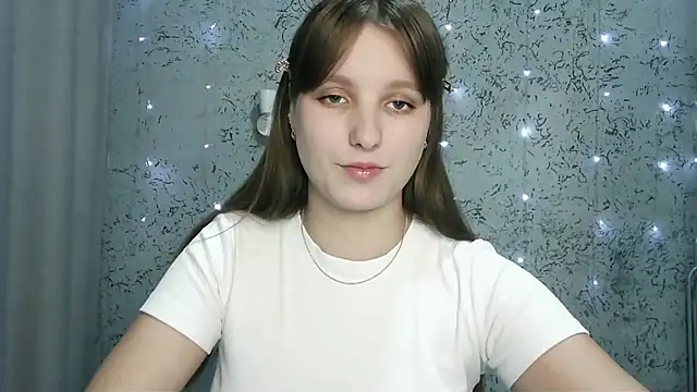 Snapshot of Leonaalove chatting on 1, 12, 2025 Leonaalove online show from 1, 12, 2025