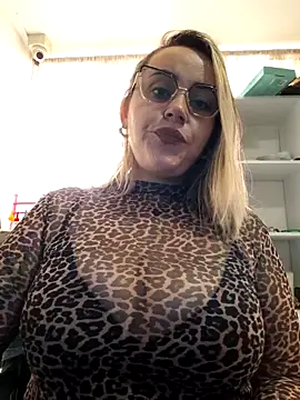 CurvyLust x online show from 6, 11, 2025