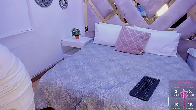 Marianee Rousse online show from 20, 9, 2025