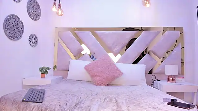 Marianee Rousse online show from 6, 10, 2025