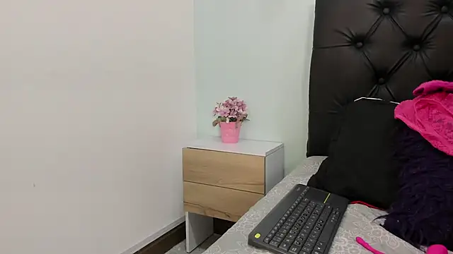 Marianee Rousse online show from 14, 11, 2025