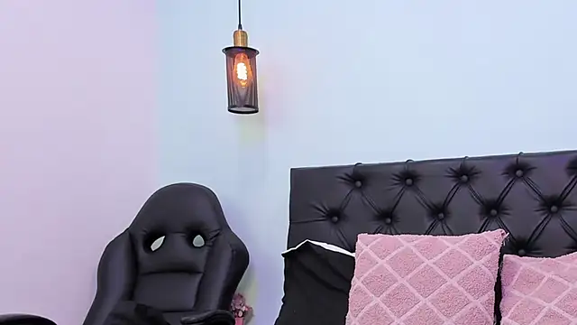 Marianee Rousse online show from 8, 11, 2025