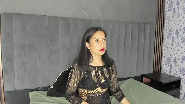 Megan Collinss  online show from 13, 12, 2025