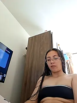 Valeria Saenz 25 online show from 26, 9, 2025