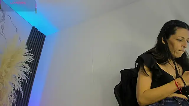 Snapshot of ShaunaDream chatting on 4, 3, 2026 ShaunaDream online show from 4, 3, 2026