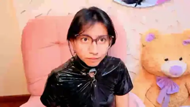 VioletxBloom online show from 15, 4, 2026