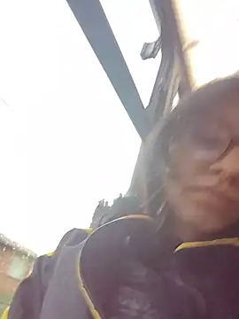 VioletxBloom online show from 4, 12, 2025