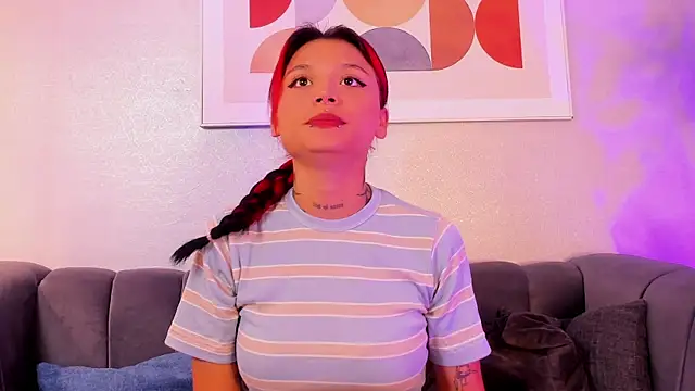 Snapshot of EmaDuff chatting on 8, 10, 2025 EmaDuff online show from 8, 10, 2025