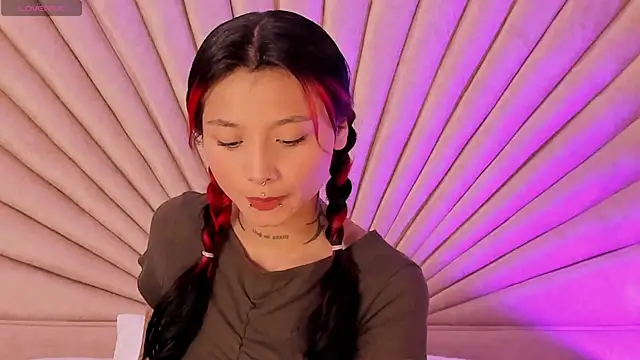 Snapshot of EmaDuff chatting on 7, 10, 2025 EmaDuff online show from 7, 10, 2025