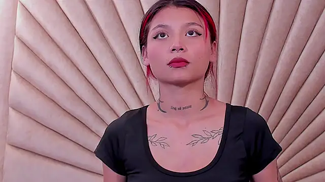 Snapshot of EmaDuff chatting on 15, 10, 2025 EmaDuff online show from 15, 10, 2025