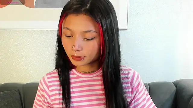 Snapshot of EmaDuff chatting on 14, 10, 2025 EmaDuff online show from 14, 10, 2025