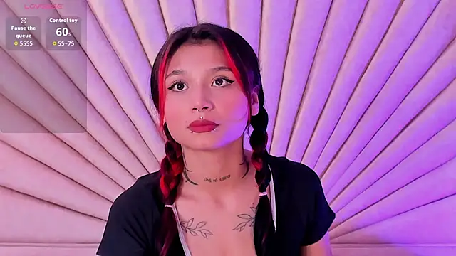 Snapshot of EmaDuff chatting on 4, 10, 2025 EmaDuff online show from 4, 10, 2025