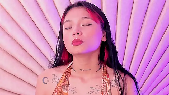 Snapshot of EmaDuff chatting on 3, 10, 2025 EmaDuff online show from 3, 10, 2025