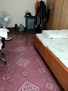 Moona heny online show from 2, 11, 2025